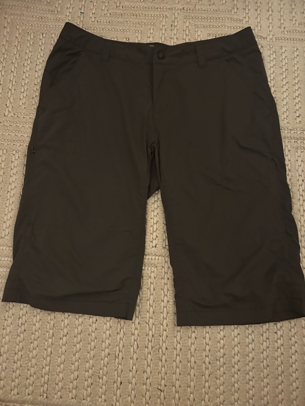 REI Women's Sz 6 Grey Bermuda Athleisure Rustic Rugged Outdoorsy Shorts